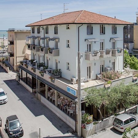 Hotel Villa Dei Gerani Rimini Exterior foto
