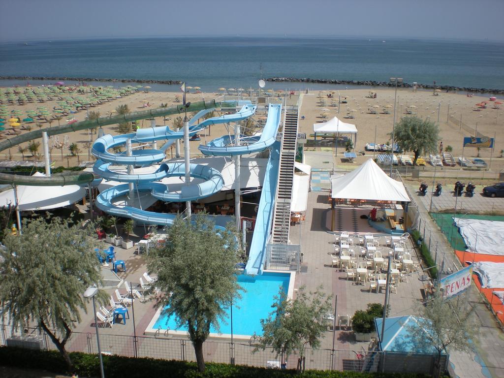 Hotel Villa Dei Gerani Rimini Exterior foto