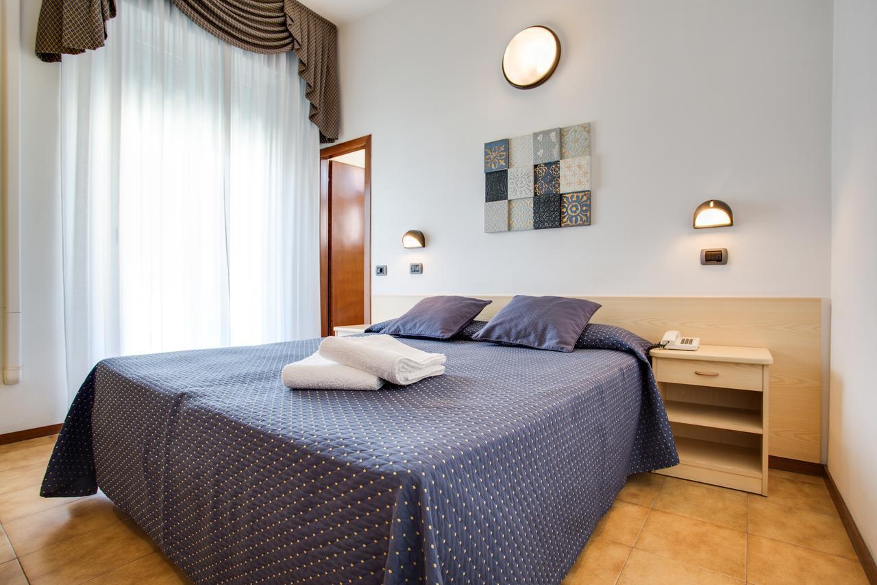 Hotel Villa Dei Gerani Rimini Exterior foto