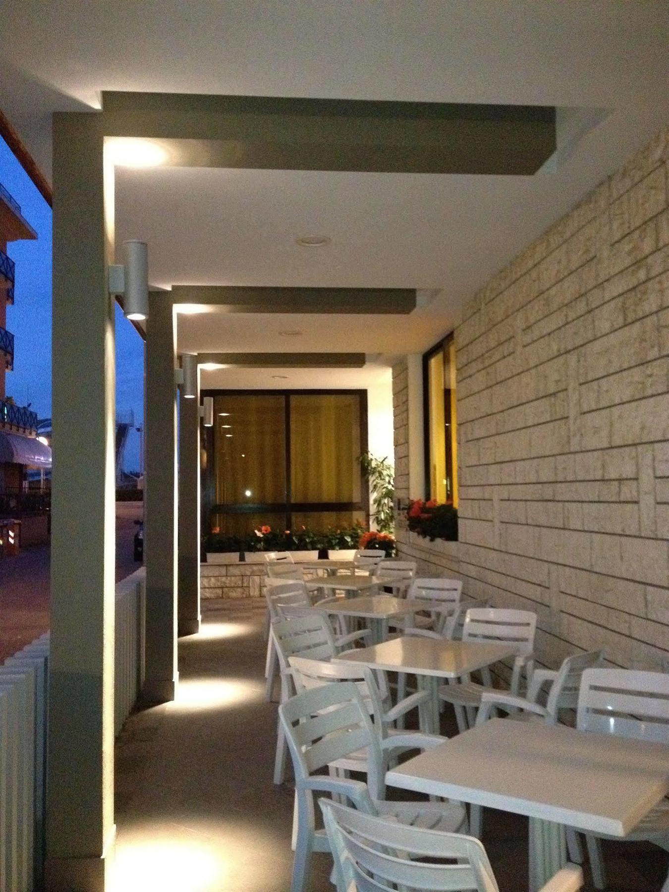 Hotel Villa Dei Gerani Rimini Exterior foto