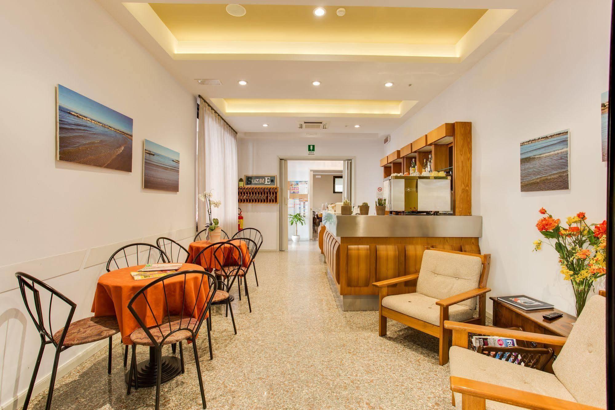 Hotel Villa Dei Gerani Rimini Exterior foto