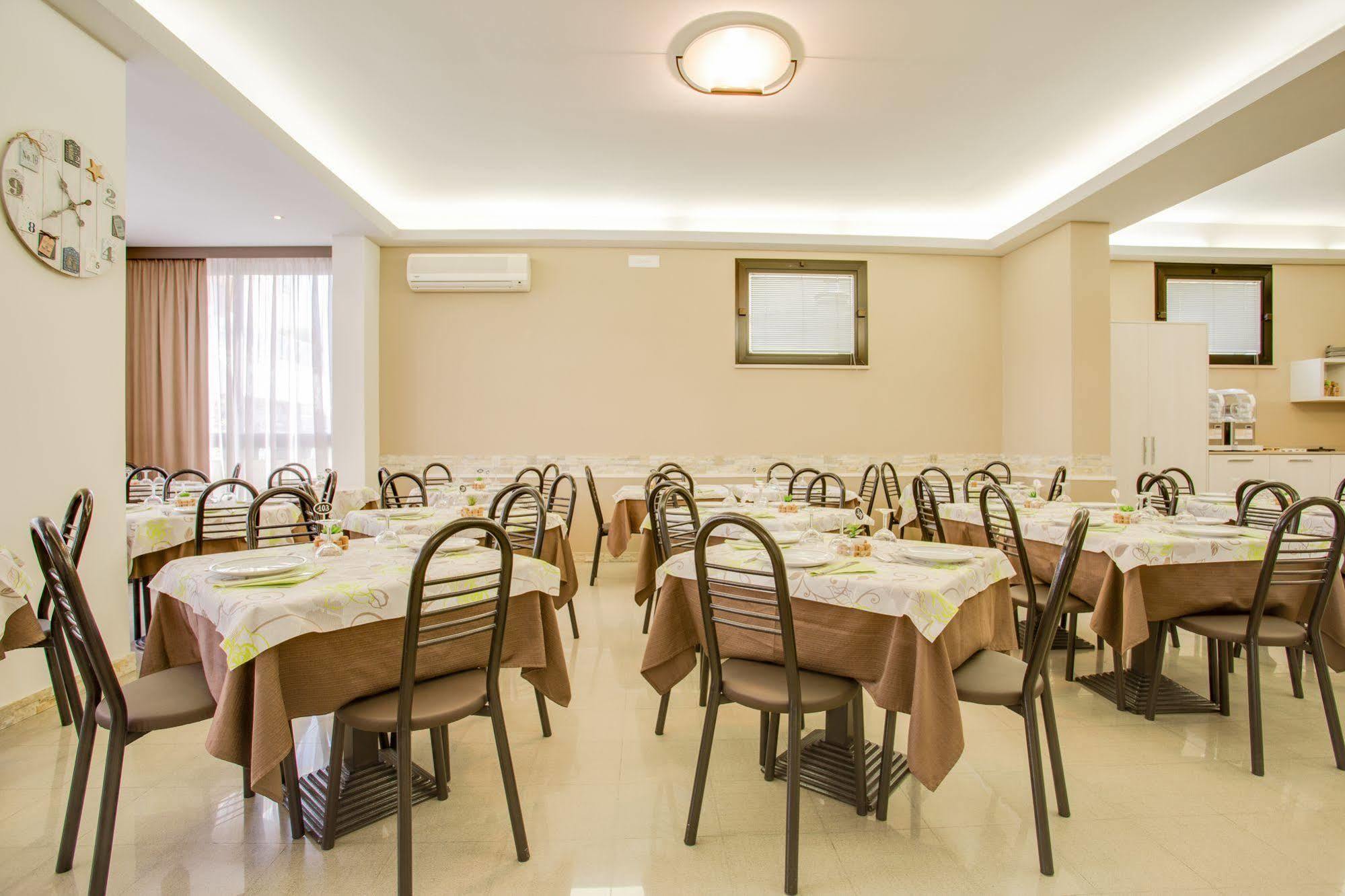 Hotel Villa Dei Gerani Rimini Exterior foto