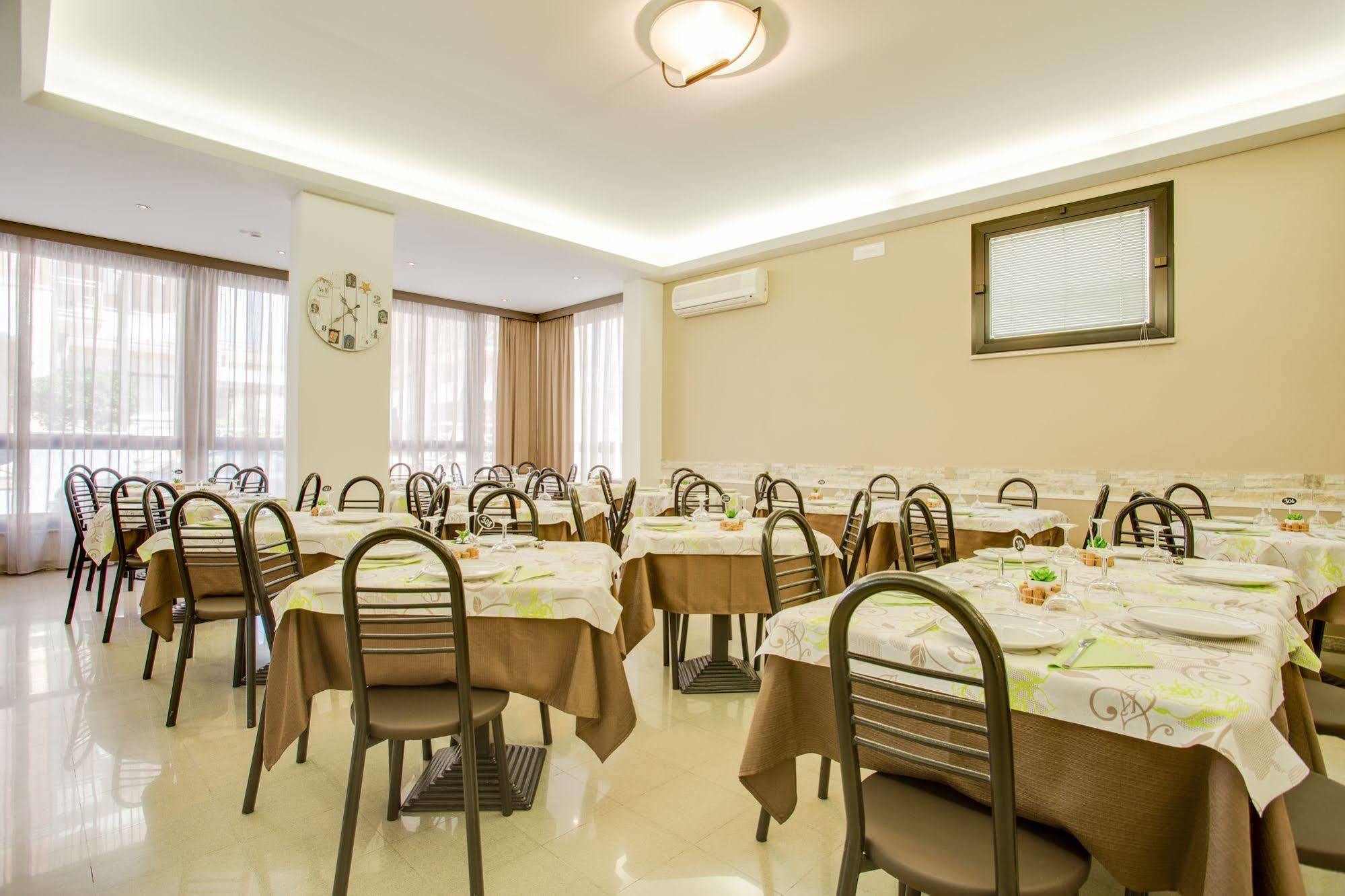 Hotel Villa Dei Gerani Rimini Exterior foto