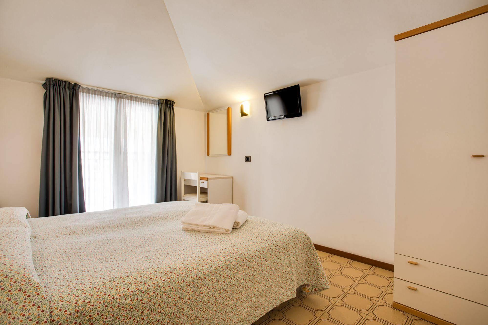 Hotel Villa Dei Gerani Rimini Exterior foto